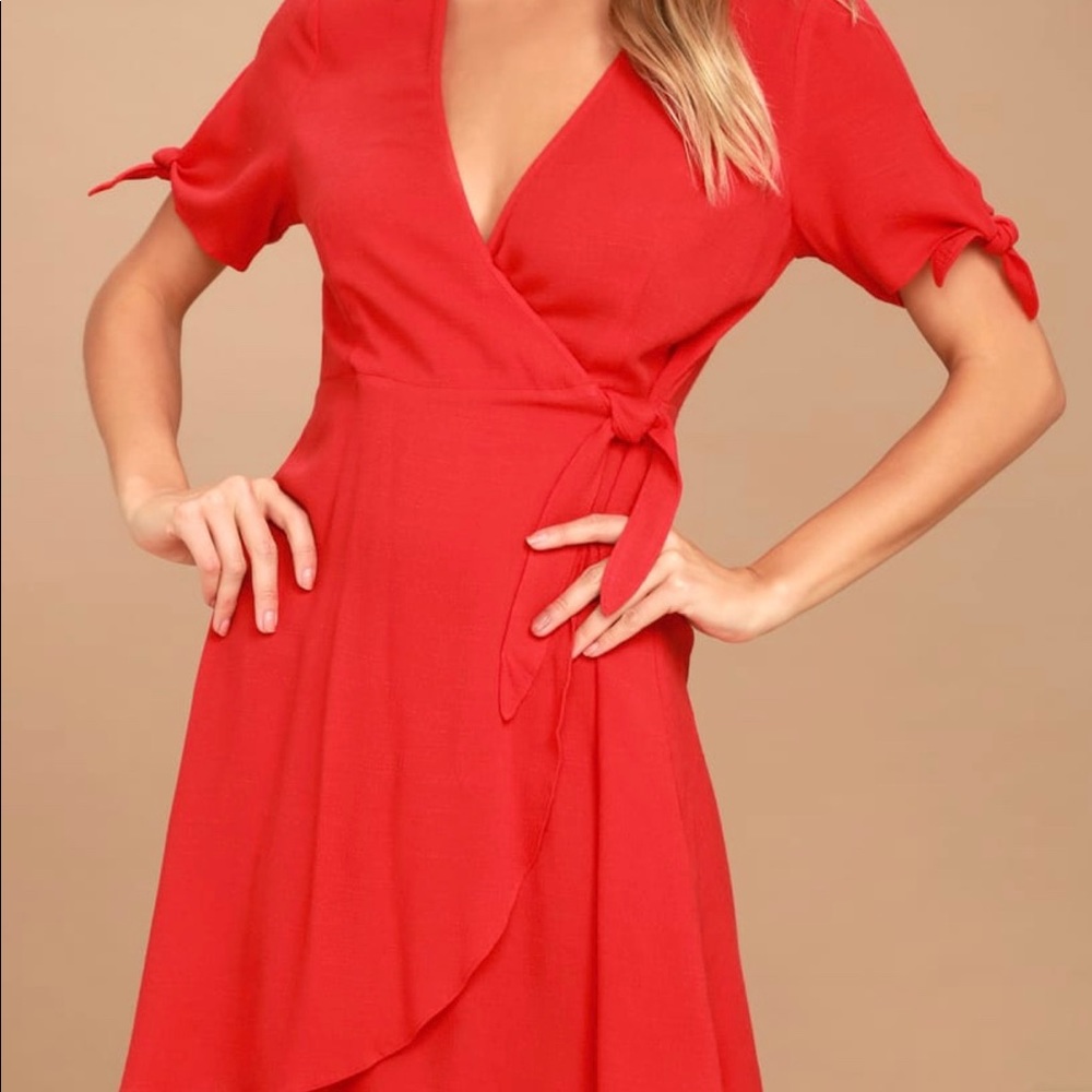 New with tags Lulu’s wrap red dress size S